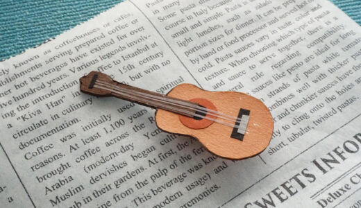 小さな紙のフォークギター